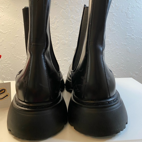 Authentic LV Bold Chelsea Men 7 - Picture 5 of 5